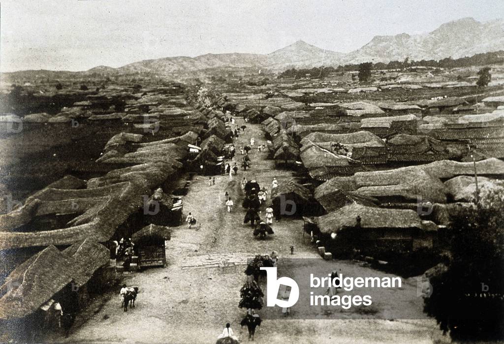 View of Chongro Avenue in Seoul (capital city of Korea) in the 19th century (View of Chongro Avenue in Seoul, capital city of Korea, 19th century)