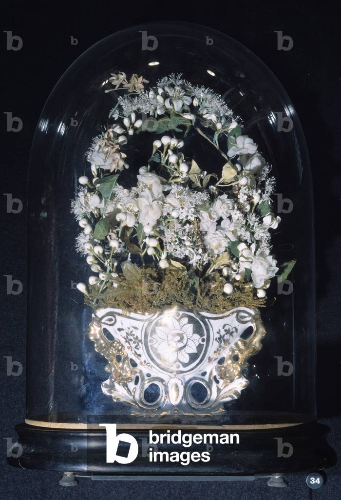 The works of the metropolitan place de l'Opera in Paris. The casing is compressed and the workers' exit.