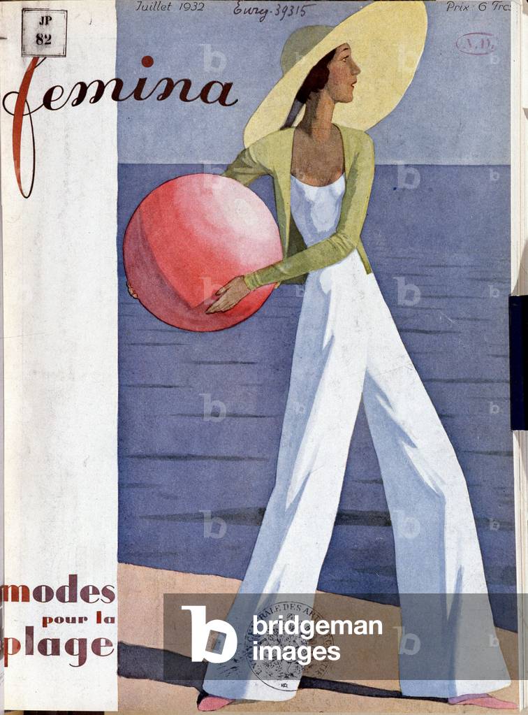 Fashion for the beach with young woman in uniform - in 