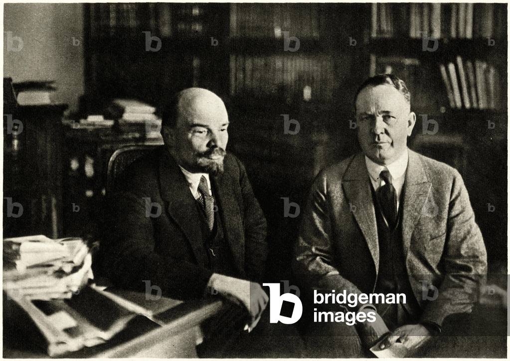 Lenin (Vladimir Ilyich Ulyanov said, 1870-1924) with American economist Parley Parker Christensen (1869-1954), in his work cabinet in the Kremlin, Moscow, 28 November 1921 -