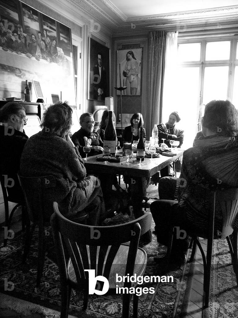 Meeting at Arrabal in Paris on March 19, 2008, Fernando Arrabal (playwright) is opposite, in the centre, surrounded by his artist and academic friends. Photography Leonard de Selva, Paris 2008.