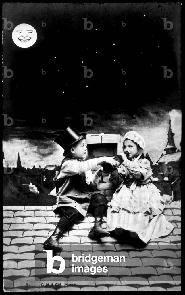 Children on roofs and full moon - Postcard, early 20th century.