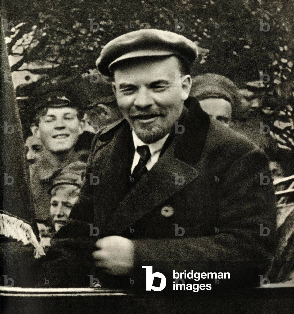 Lenin (Vladimir Ilyich Ulyanov said, 1870-1924) with the workers of the pumping station of Rubliovo, May 1, 1919, image from the film -