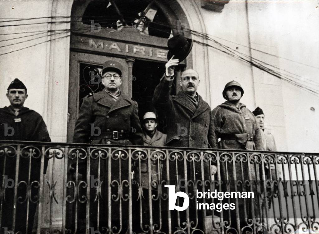 On the front of the Vosges, the resident general of France in Morocco, General Edgar Puaud (1889-disappeared in 1945) attends the passing of a Moroccan tabor along with General Chevillon (?) and Colonel Massiet Du Biest (?) - Photography 27/12/1944