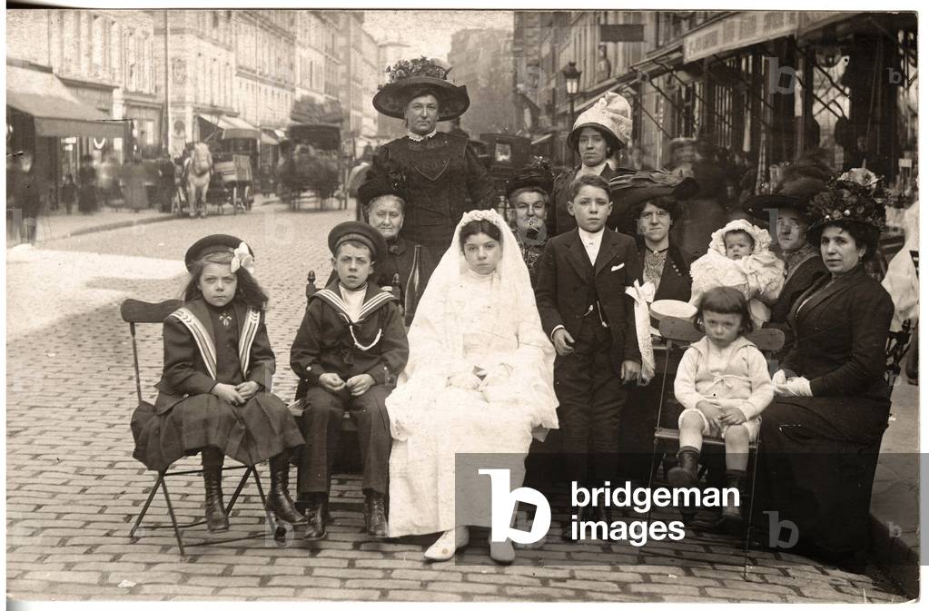 Portraits of First Communion, May 1911, rue du rendez-vous (rendezvous), Paris. Postcard beginning XXth century.