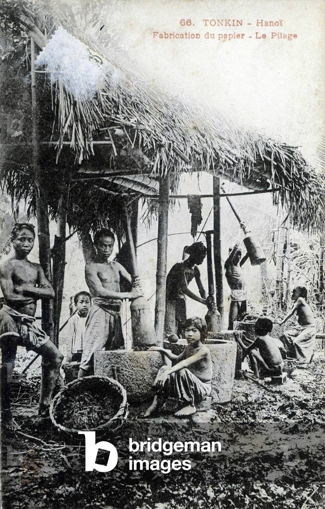 Tonkin, Hanoi, paper-making, postcard around 1900.
