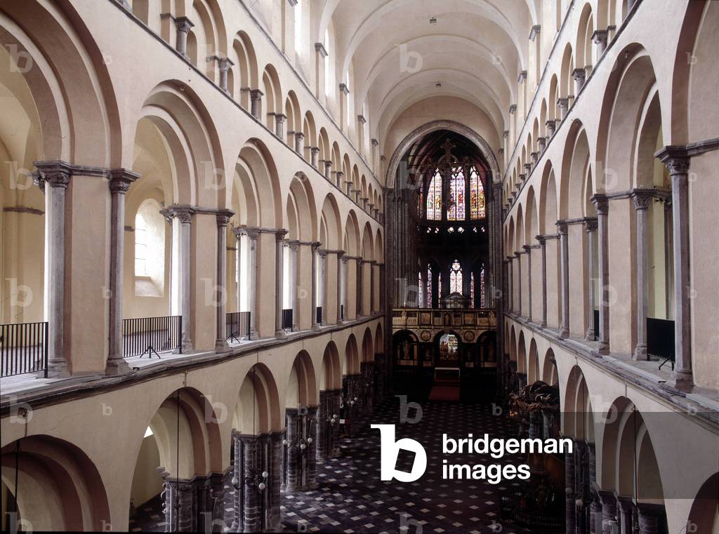 Image de Photographie représentant Interieur de la cathedrale de Tournai : la Nef. Belgique. 1101