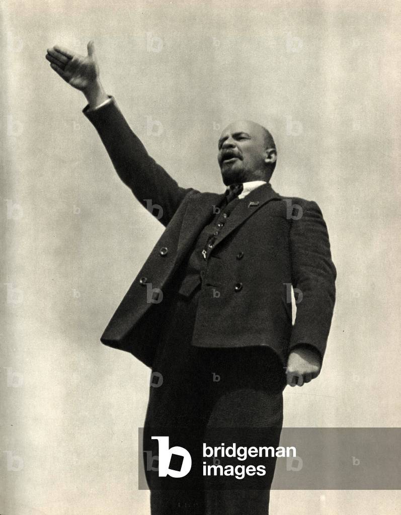Lenin (Vladimir Ilyich Ulyanov said, 1870-1924) delivers a speech on the occasion of the inauguration of a temporary monument in Stepane Razine, Red Square, Moscow, May 1, 1919-