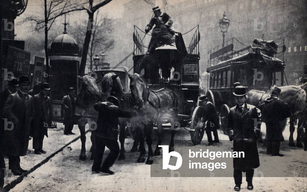 Public transport hitch in Paris under the snow in 1911. Photography, early 20th century, Paris. Coll. Selva.