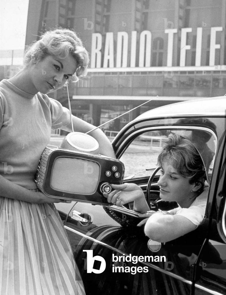 The first television sets, 1950s