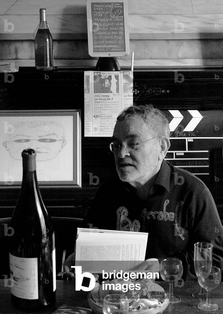 Portrait of Fernando Arrabal, playwright, at home, in Paris, March 19, 2008. Photography Leonard de Selva, Paris 2008.