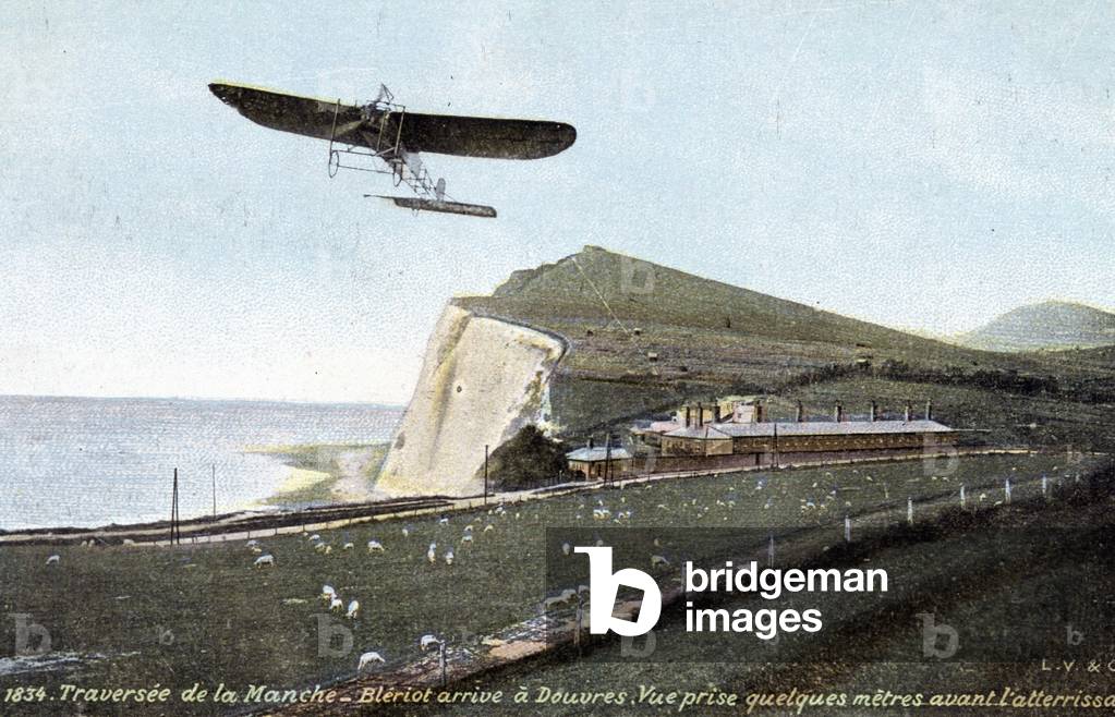Crossing the Channel - Blériot arrives in Dover. View taken a few meters before landing - Postcard, early 20th century