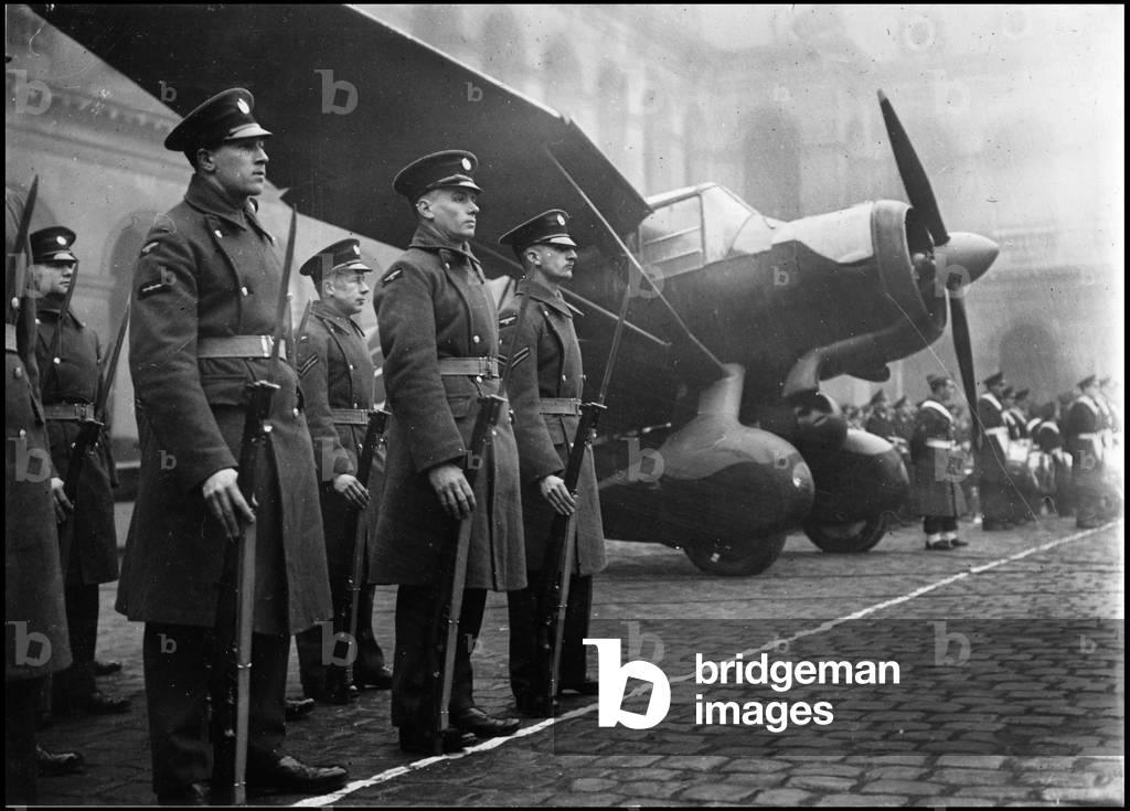 Mr. Duff Cooper handed over a plane to the French authorities in the courtyard of the Invalides (Paris, France). The aircraft offered by England to France. Photograph, 27 January 1946.
