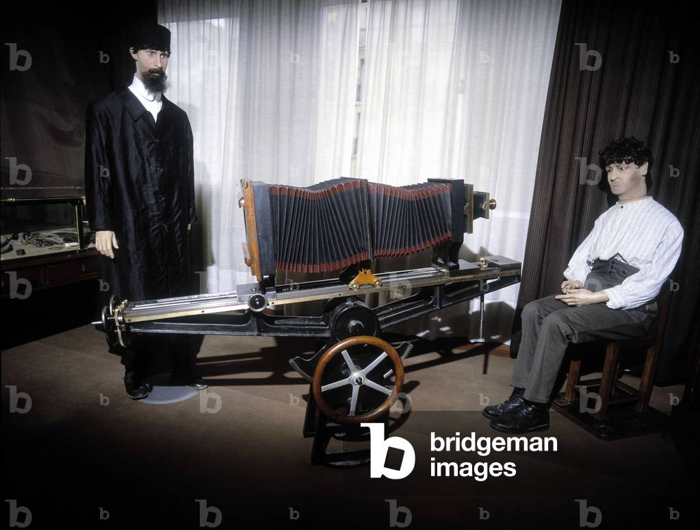 Statue of Alphonse Bertillon (1853-1914), creator of anthropometry, and his camera.