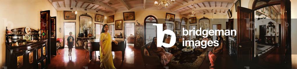 Doctor S.C.Gooptu's family, Rashbehari avenue in Calcutta. 360 degree panoramic by Leonard de Selva, India, 2004.