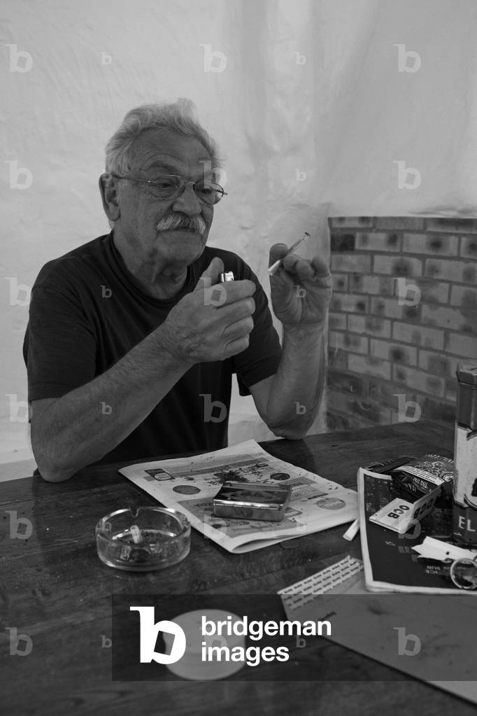 Portrait of Antonio Segui, painter, in his Arcueil workshop in 2008.
