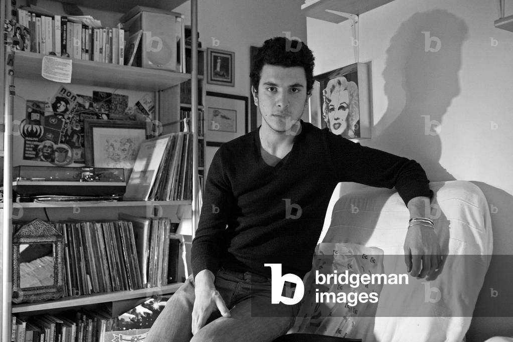 Ritratto di Boris Bergmann, scrittore francese, nel suo appartamento di Parigi nel 2008.