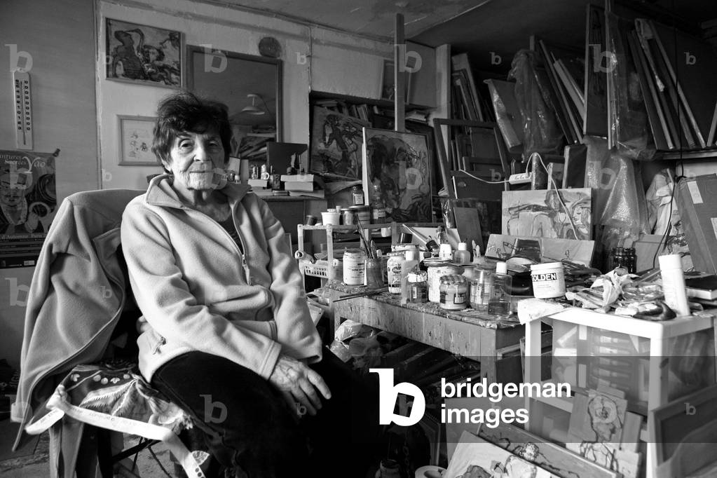 Portrait of Simone Picciotto, Italian painter, in his studio in Paris in 2008.