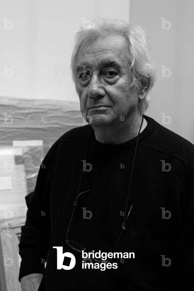 Portrait of Herman Braun-Vega (Braun Vega), Peruvian painter, in his house in Arcueil in 2008.