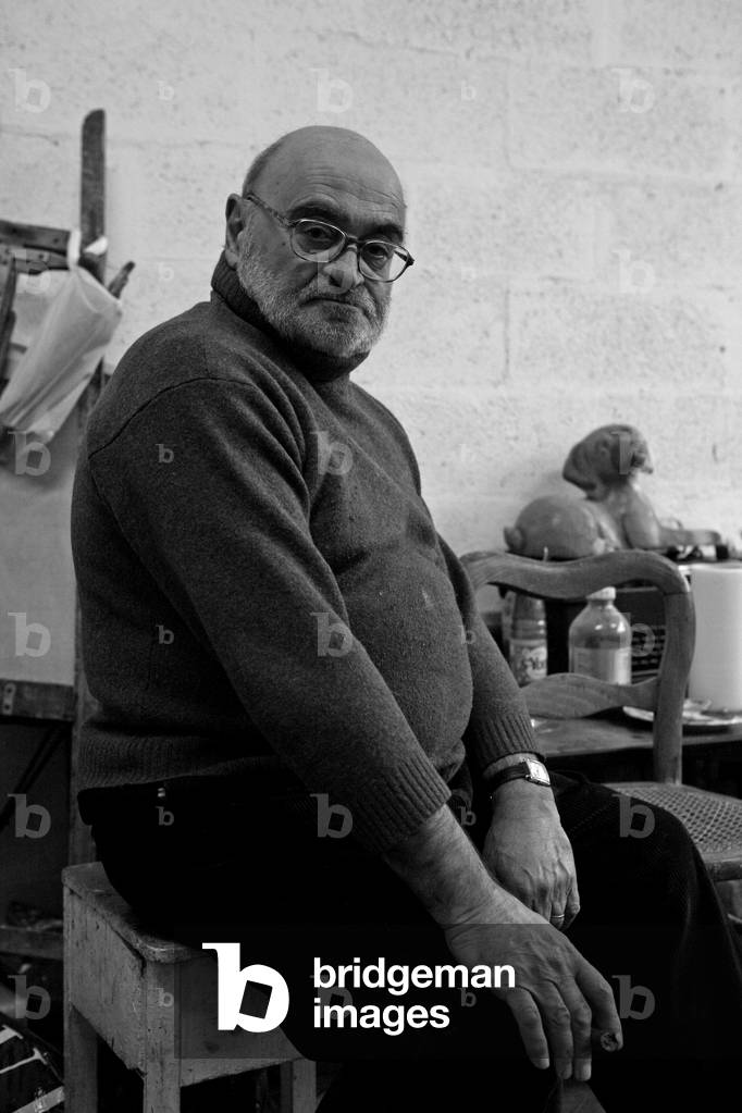 Portrait of Dikran Daderian, Lebanese painter, in his studio in Saint-Ouen (Saint-Ouen) in 2008.