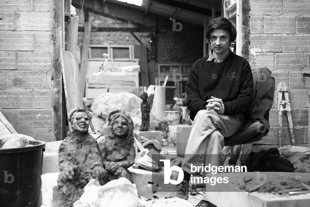 Portrait of Damien Cabanes, painter and sculptor, in his studio in Montreuil sous Bois in 2007.