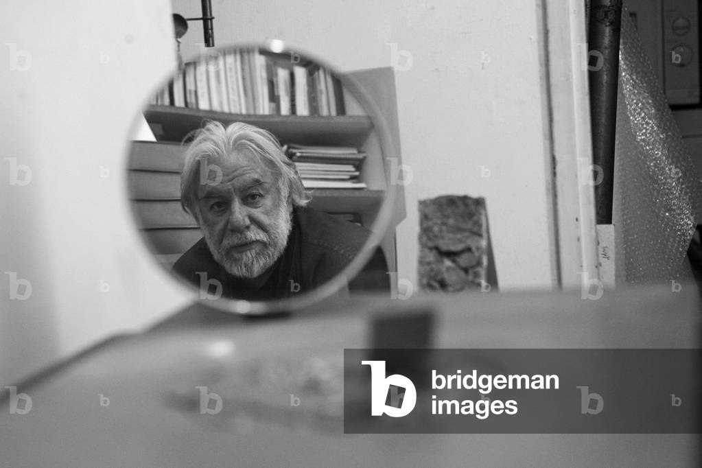 Portrait of Nissim Merkado, sculptor, in his studio in Paris in 2008.