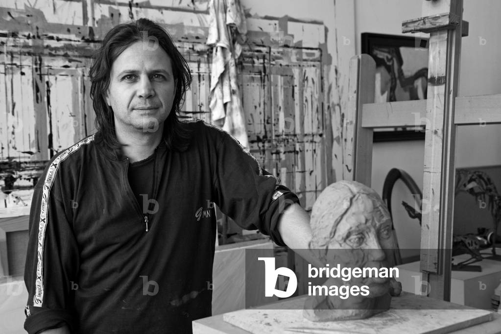 Portrait of Alessandro Montalbano, Italian painter and sculptor, in his studio in Paris in 2008.
