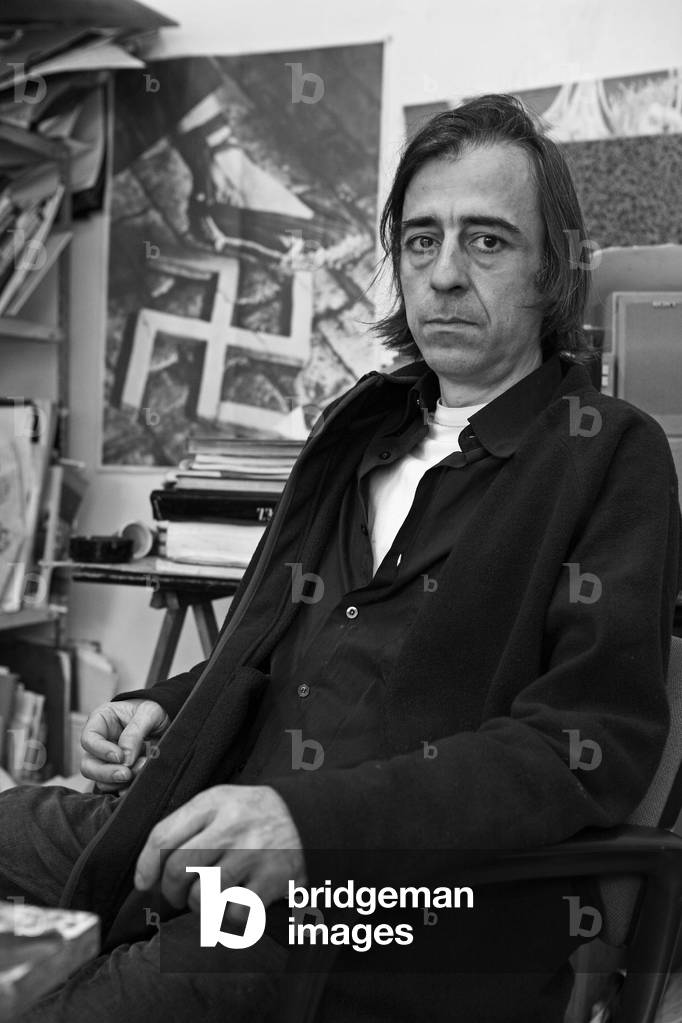 Portrait of Marcos Carrasquer, Spanish painter, in his workshop of the Pre Saint Gervais in 2007.