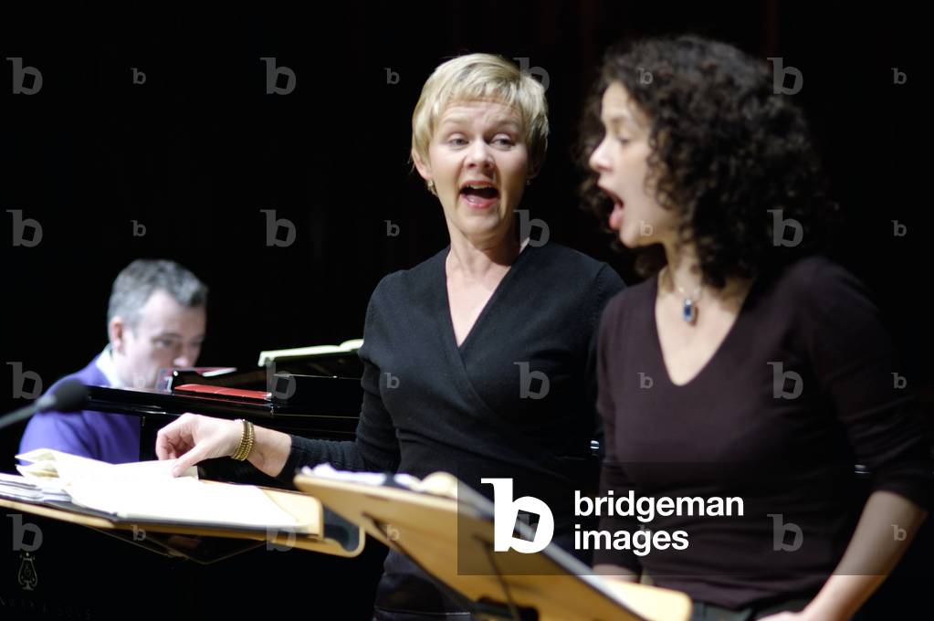 Sopranos Barbara Bonney (middle)