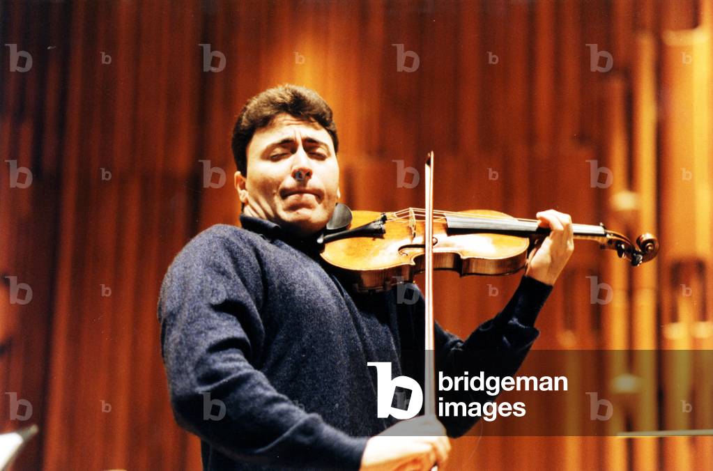 Maxim Vengerov playing violin