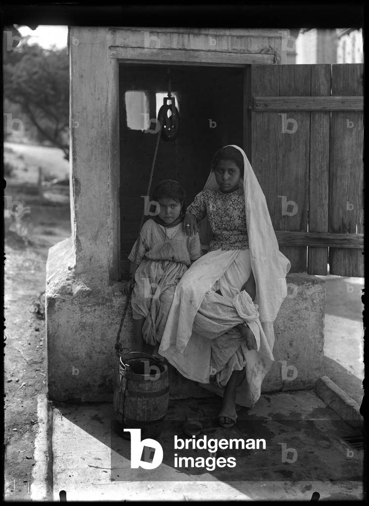 Algeria, Algiers: small moorish next to a well, 1900