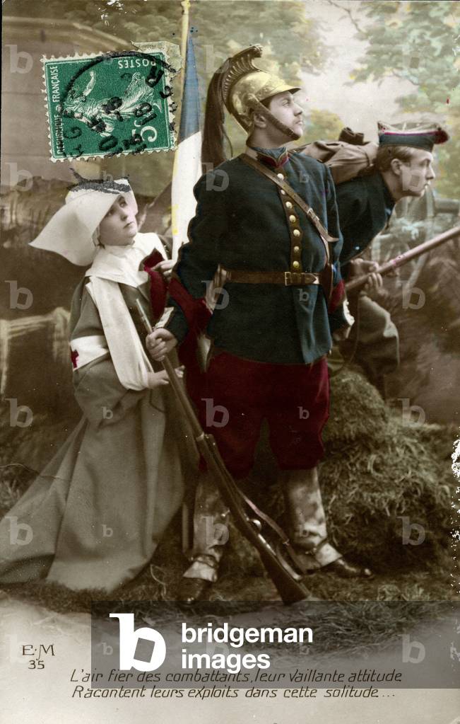 First World War: France, Postcard, two soldiers in uniform in an idyllic trench filled with turf and flowers supported by a good sister praying proudly face the enemies, 1916, the look proud of the fighters, their valiant attitude tells their exploits in this loneliness