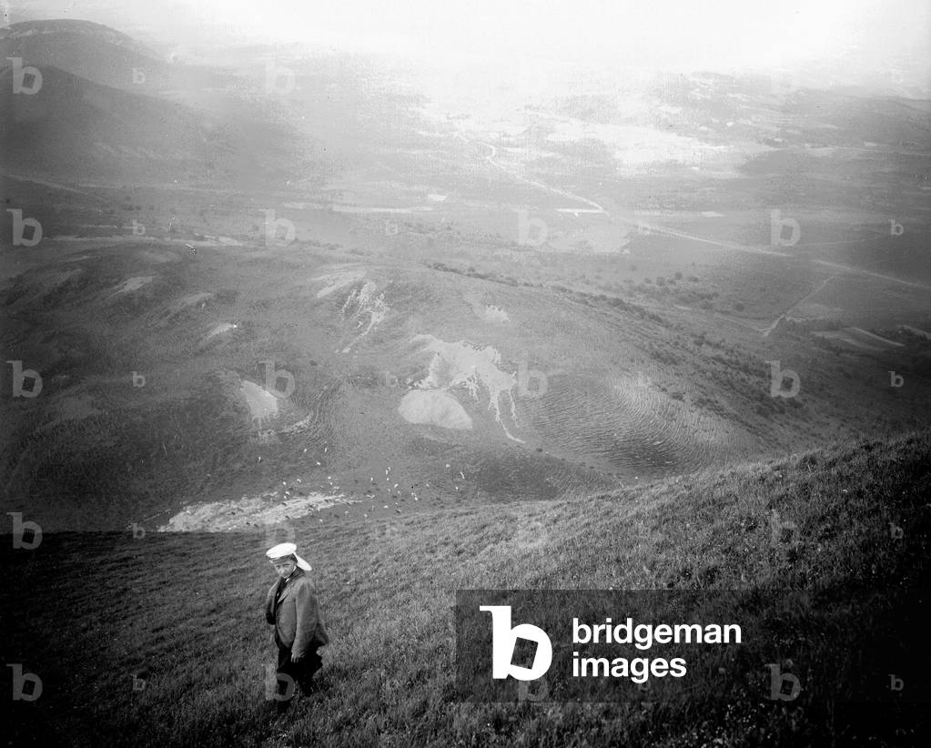 France, Auvergne, Puy-de-Dome (63), Clermont-Ferrand: Puy de Dome, a child at the top of the Puy de Dome, 1892