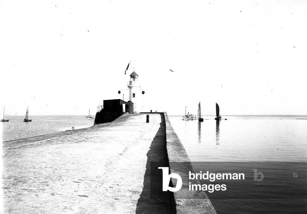 France, Pays de la Loire, Vendee (85), Les Sables-d'Olonnes: The lighthouse at the end of the pier, 1910