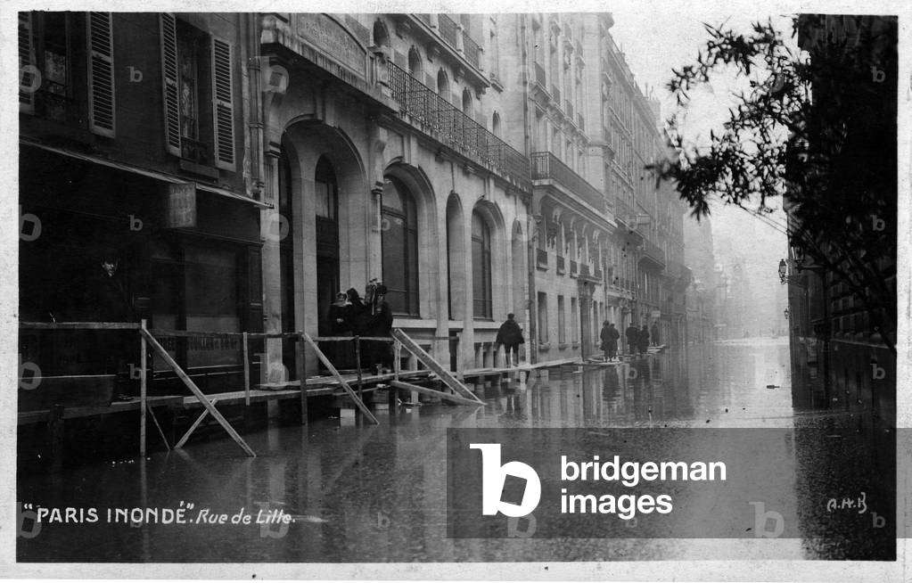 France, Ile-de-France, Paris (75): Paris inonde, rue de Lille, 1910