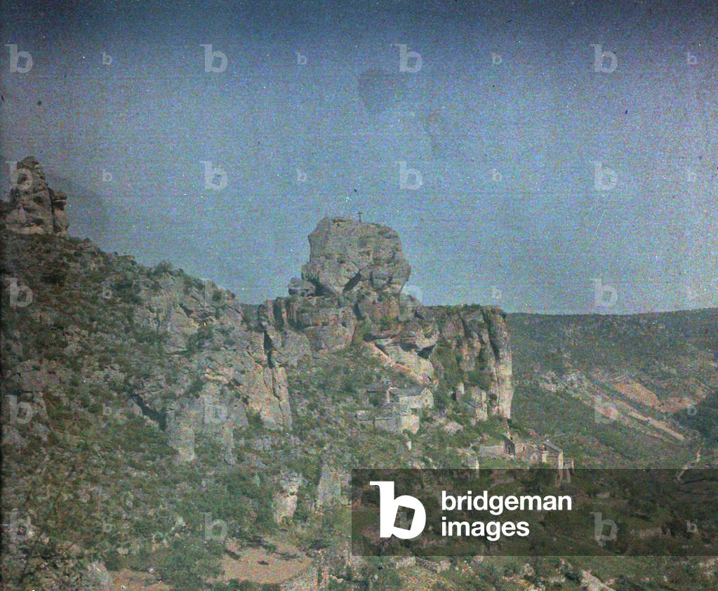 Massif Central picturesque: Le Rozier, les roches du Capluc, 1917, Gorges du Tarn, France - Autochrome anonymous