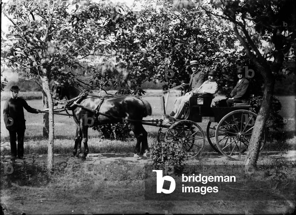 France, Centre, Indre-et-Loire (37): hippomobile car pulled by two horses, with its passengers, 1880