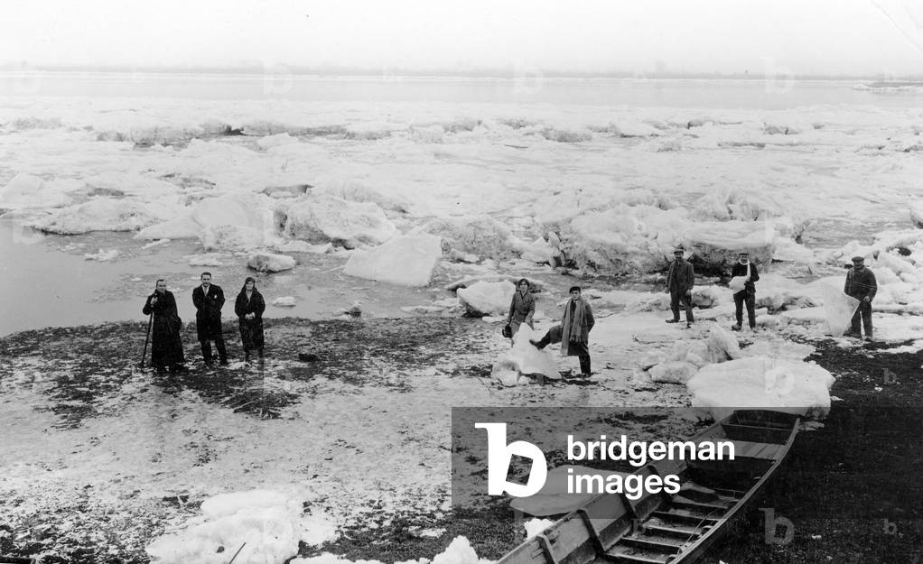 France, Pays de la Loire, Loire-Atlantique (44), Nantes: Une amont de Nantes la Loire gelee, 1939