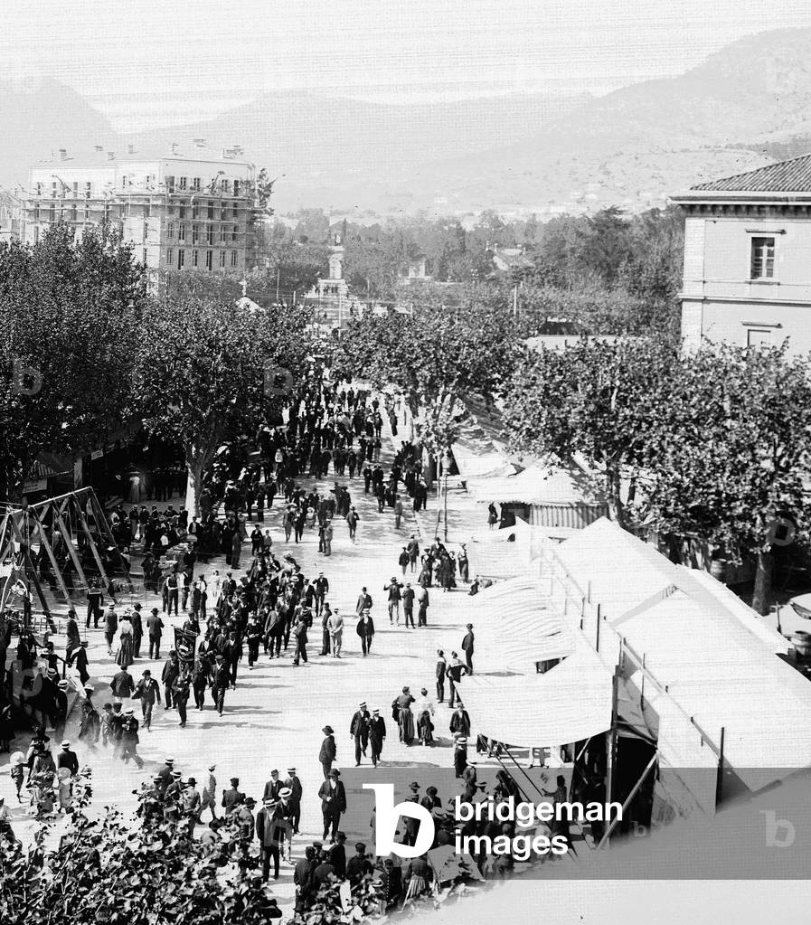 France, Provence-Alpes-Cote d'Azur, Var (83), Toulon: Defile in a festival of musical harmonies and orpheons, 1900