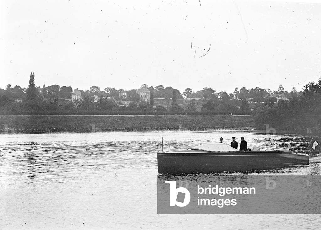 France, Ile-de-France, Yvelines (78), Le Pecq: On the Seine of the Côte de Le Pecq a motor boat, 1902