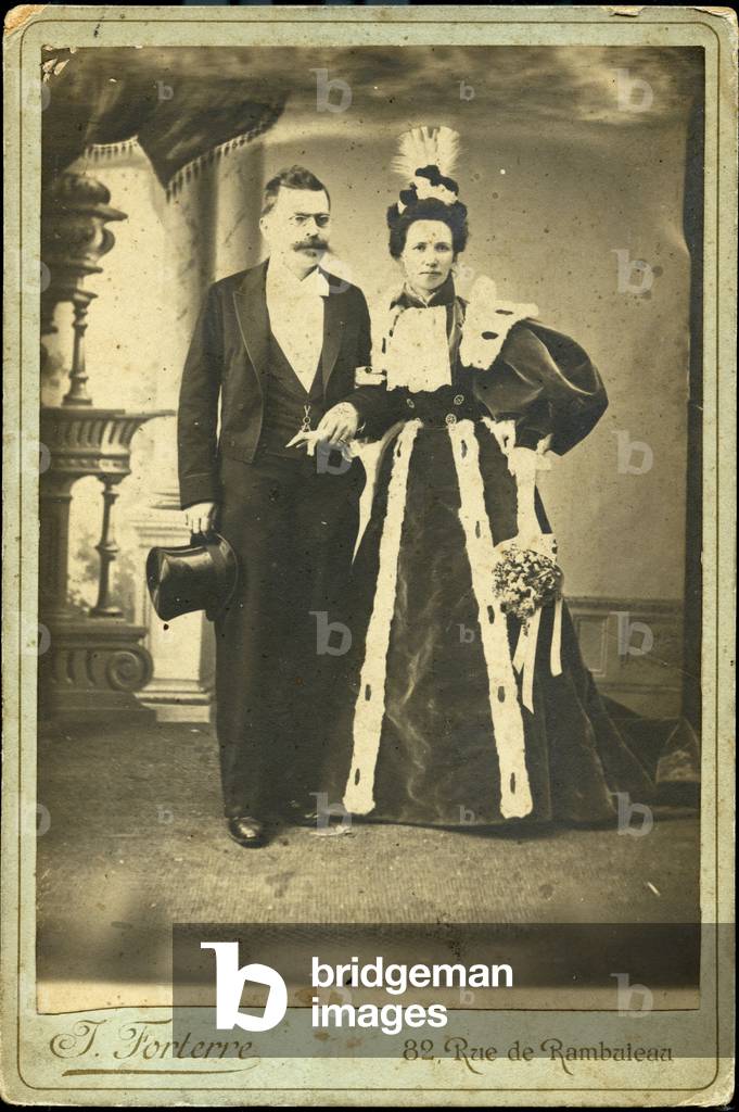 France, Ile-de-France, Paris (75): Studio portrait of a married couple, 1890