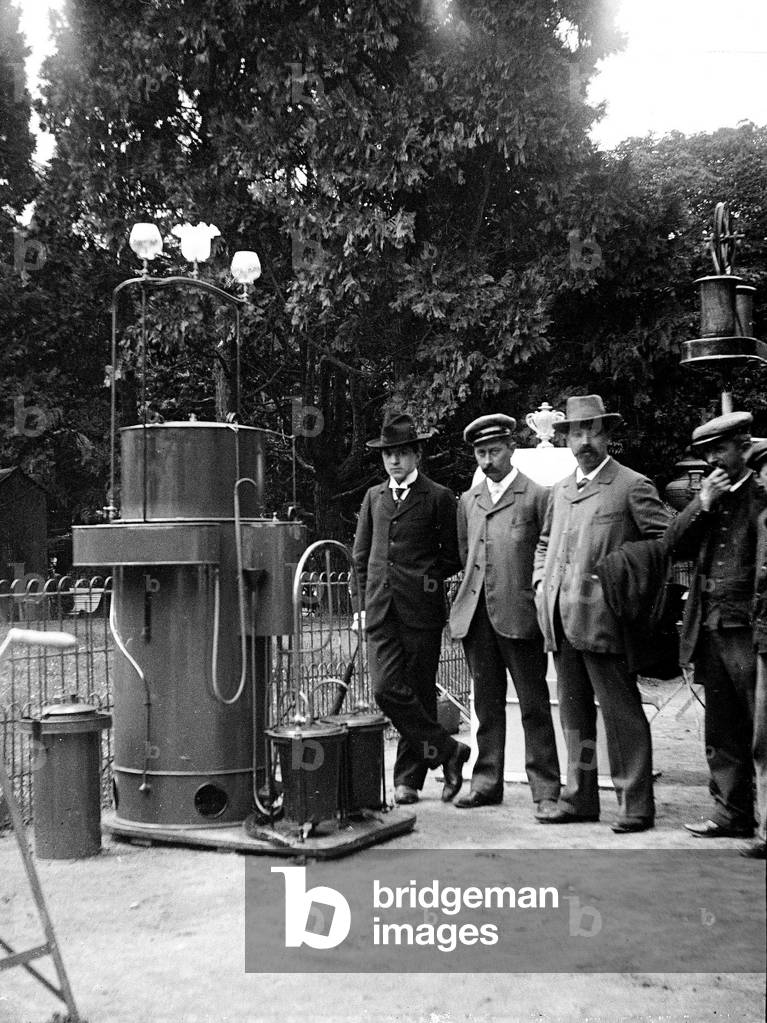 France: copper machine exhibited in an exhibition, used to produce lighting, 1900