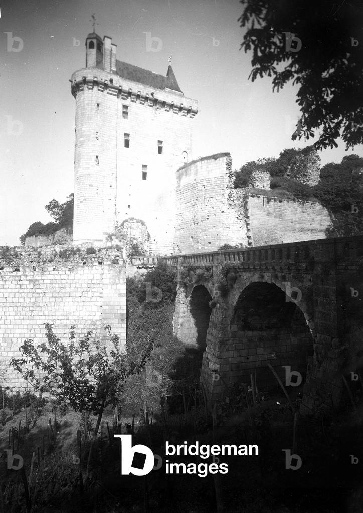 France, Centre, Indre-et-Loire (37), Chinon: the Chateau with dungeon, clock tower, stone bridge and moat, 1920