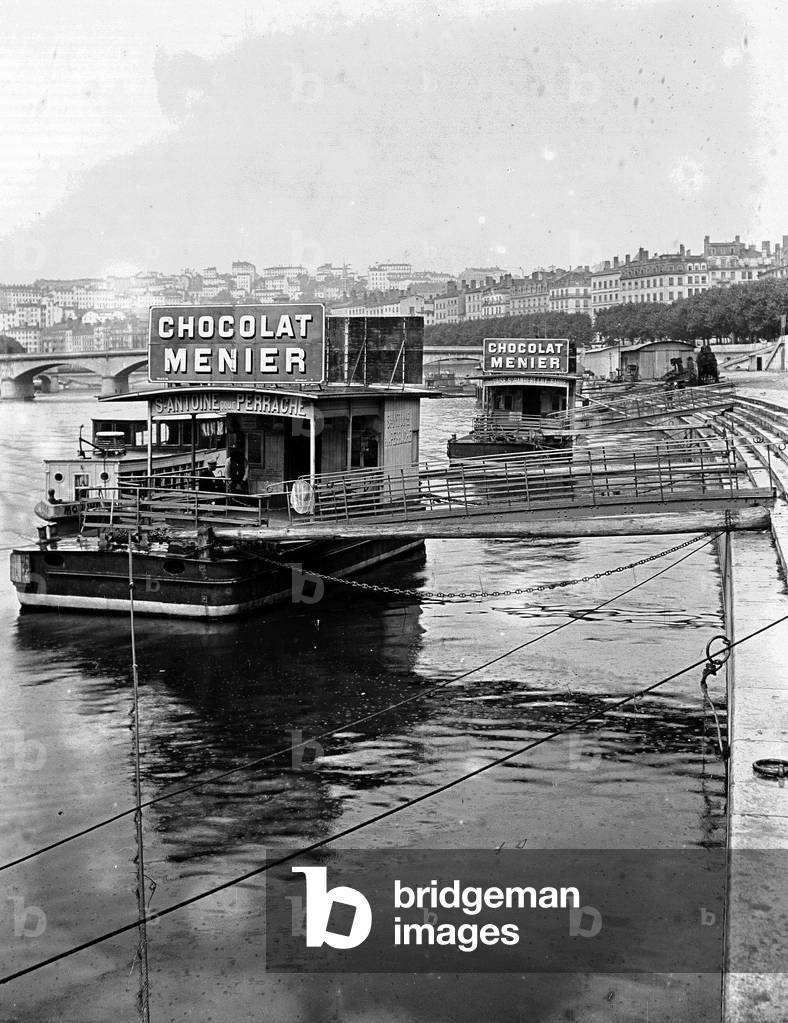 France, Rhone-Alpes, Rhone (69), Lyon: quai de la Saone, barkment hut for boats fly “Saint Antoine pour Perrache”” and “” for Vaise, Saint Rambert et l'île Barbe”, 1900 - advertisement: chocolate Menier