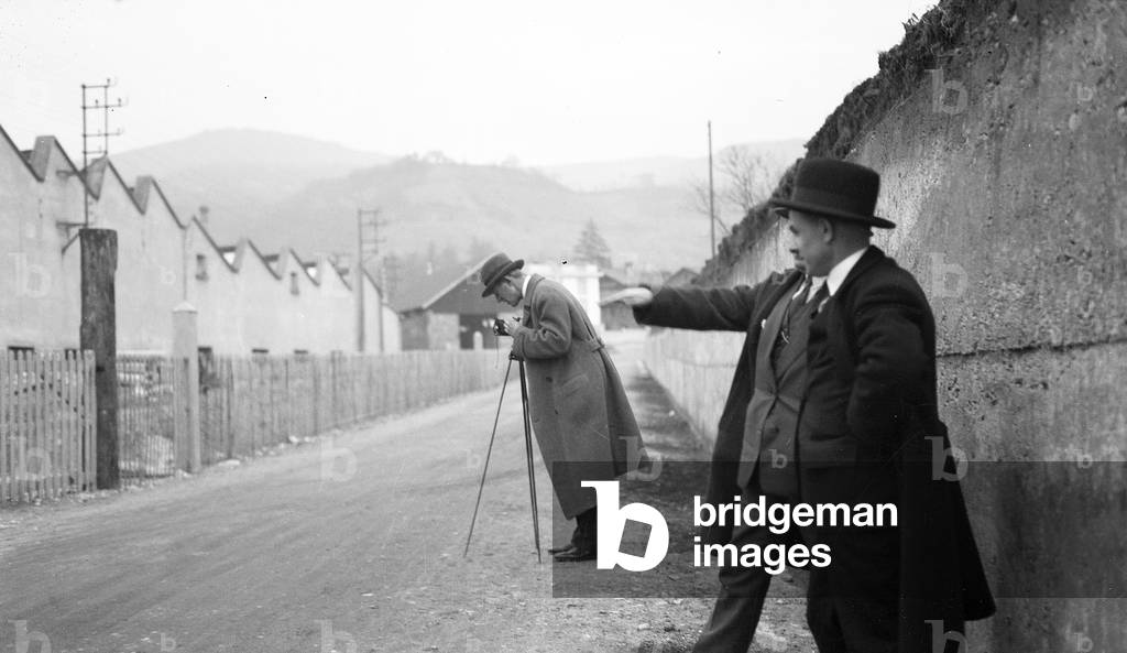 France, Rhone-Alpes, Isere (38), Fures: Visit of the Lux stationery, luxury stationery. Industrialists photograph the factory, 1930