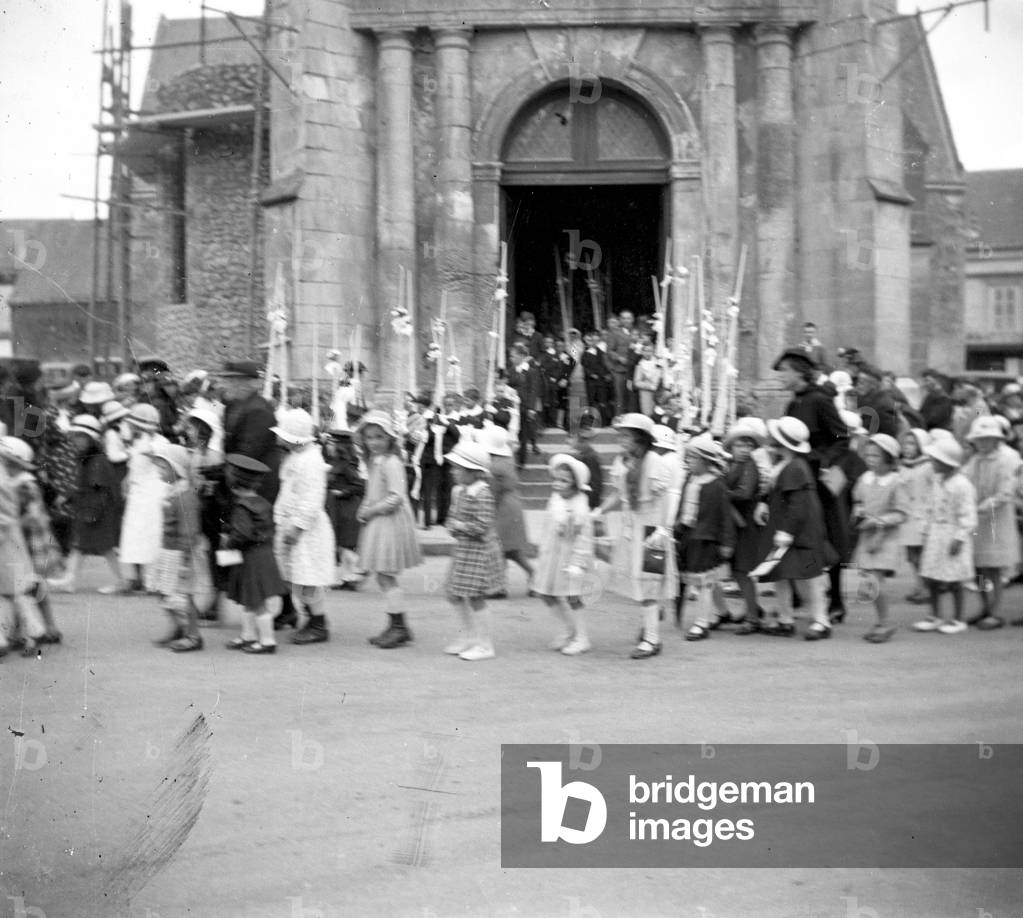 France, Pays de la Loire, Vendee (85), Les Sables-d'Olonnes: Communicants leave the church of La Chaume, 1930