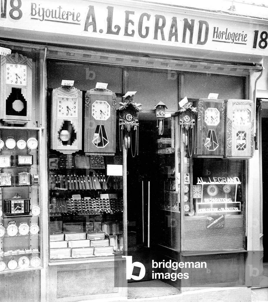 France, Haute-Normandie, Seine-Maritime (76), Rouen: 18 rue Gauterie, front of watchmaking shop, 1930 - trade: jewellery watchmaking A. Legrand