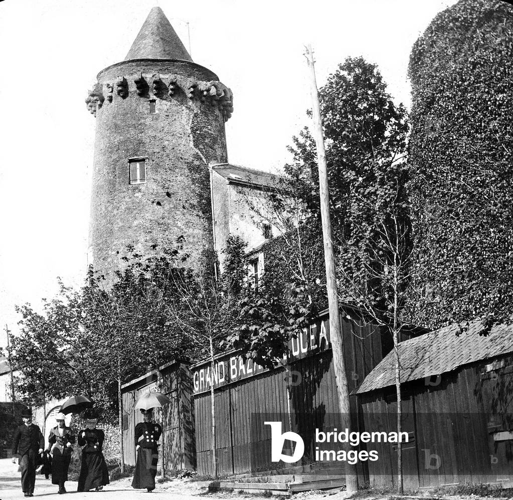 France, Pays de la Loire, Loire-Atlantique (44), Pornic: old tower overlooking the grand bazaar of the ocean, 1900 - commerce: grand bazaar of the ocean