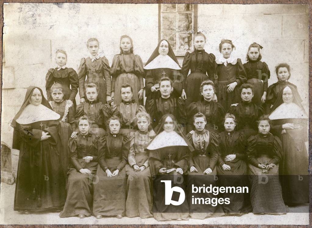 France, Centre, Indre-et-Loire (37), Tours: a class of a religious school of girls decoree, 1895