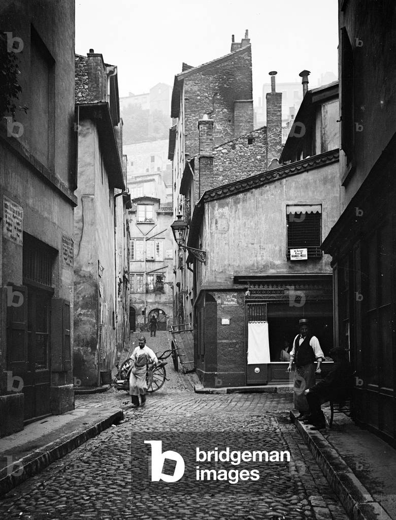 France, Rhone-Alpes, Rhone (69), Lyon: Saint Georges district, rue Doyenne, lively view with merchant, 1900